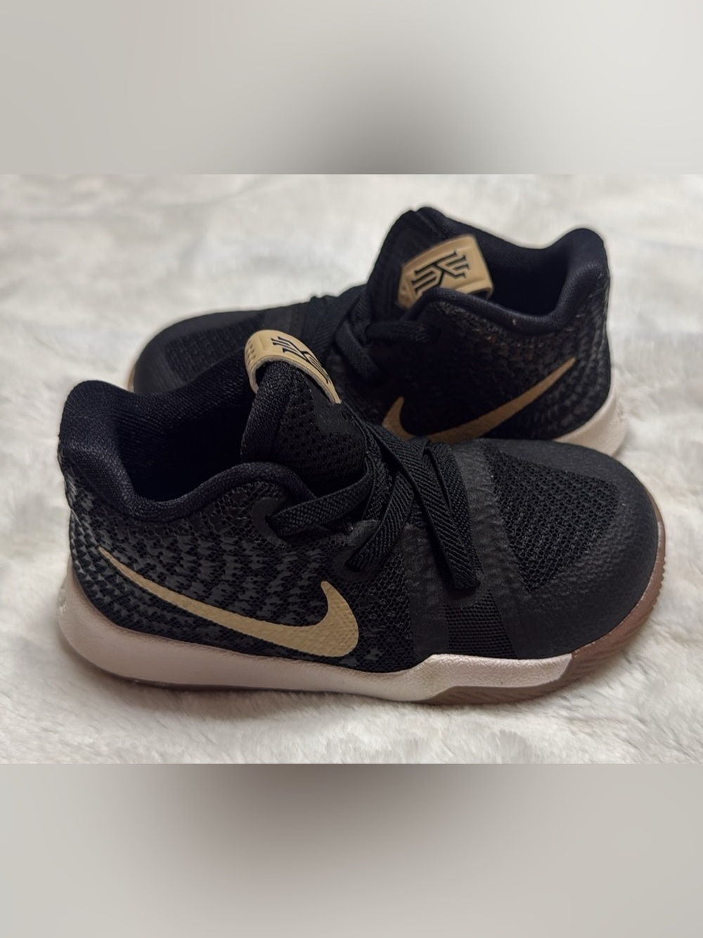 Nike Kyrie Kids Black Sneakers